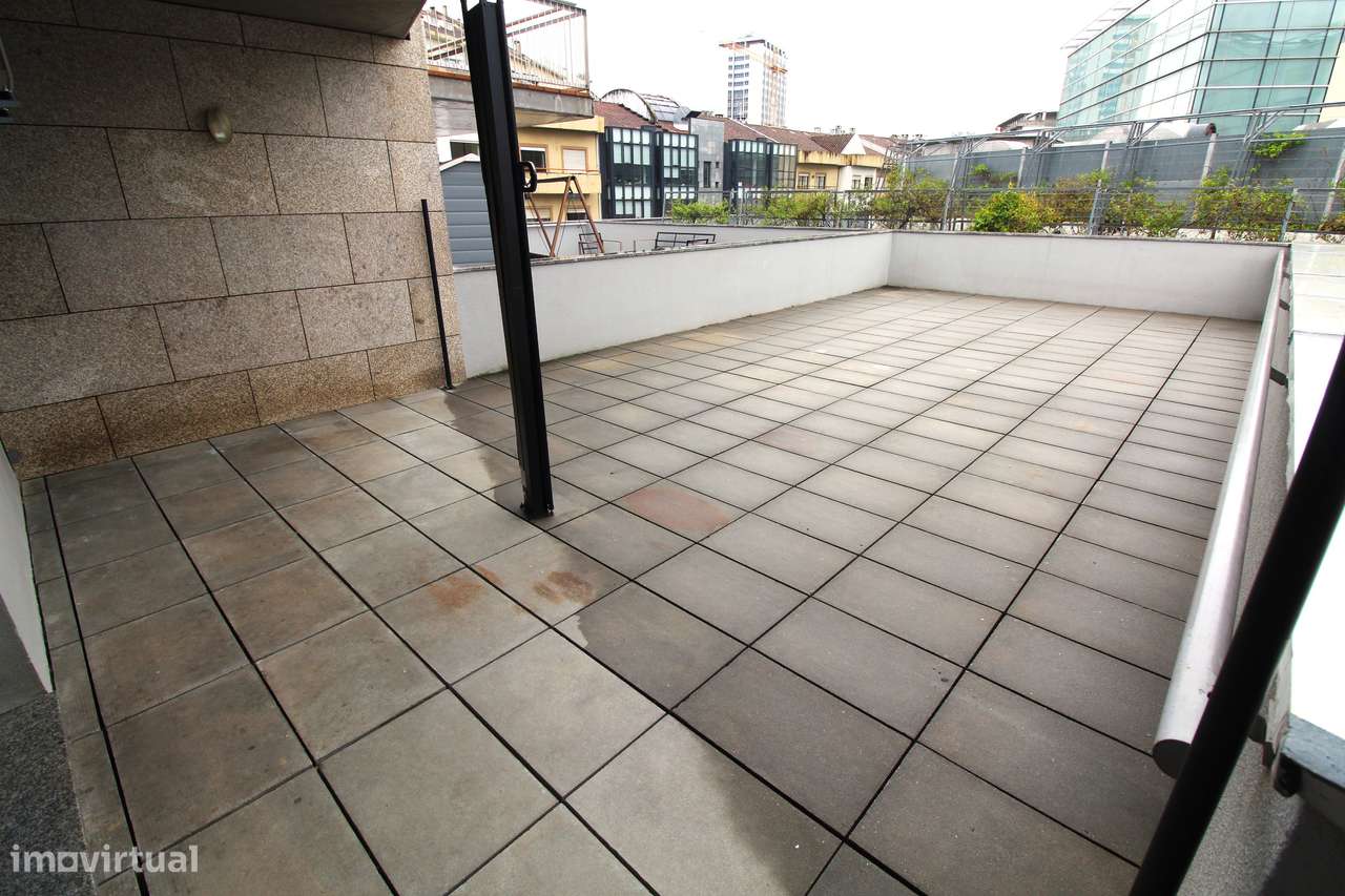 Apartamento T2 com Terraço – Zona do Fórum Viseu-18