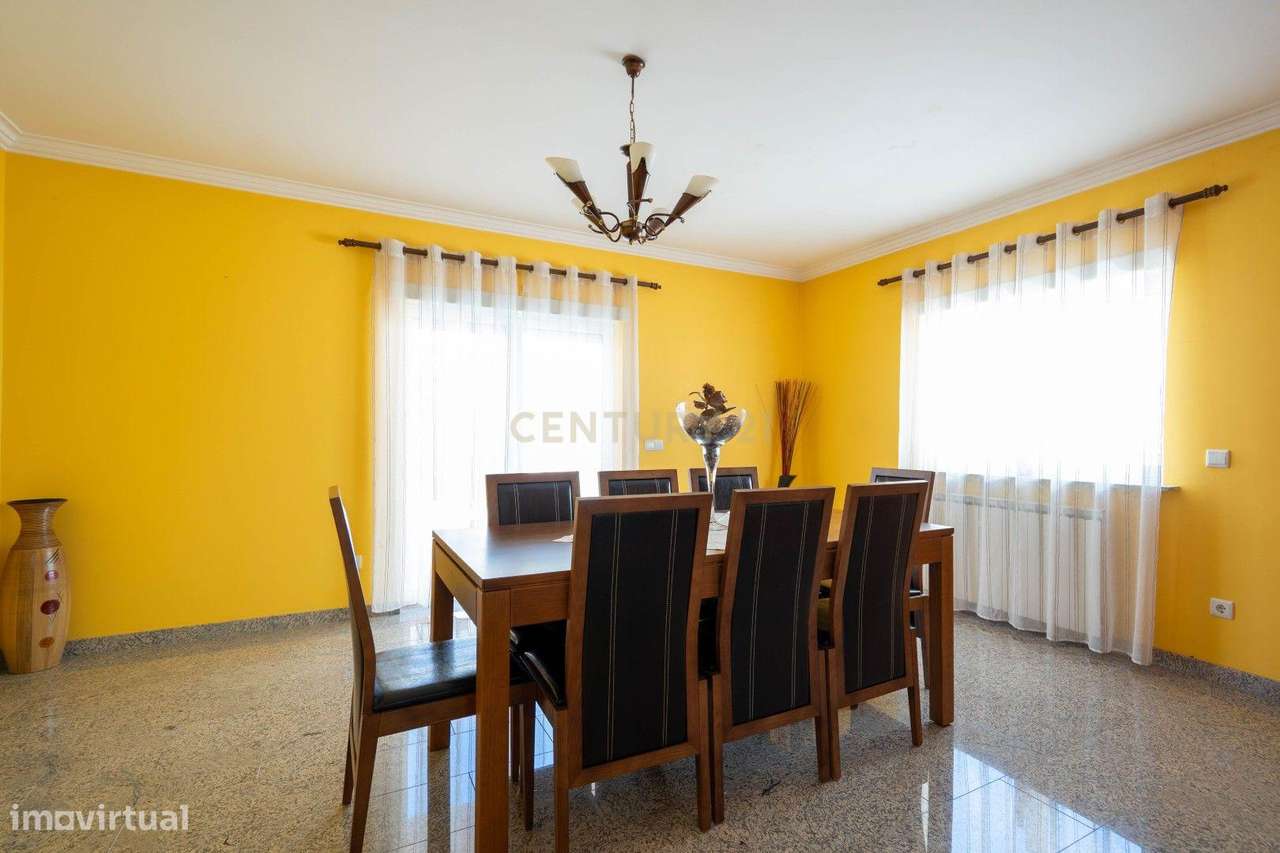 Moradia T3 - C/ espaço exterior e piscina-21