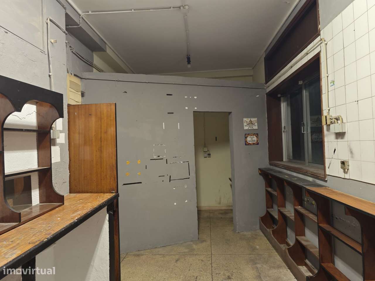 LOJA COM POTENCIAL PARA ESCRITÓRIOS OU HABITAÇÃO-17