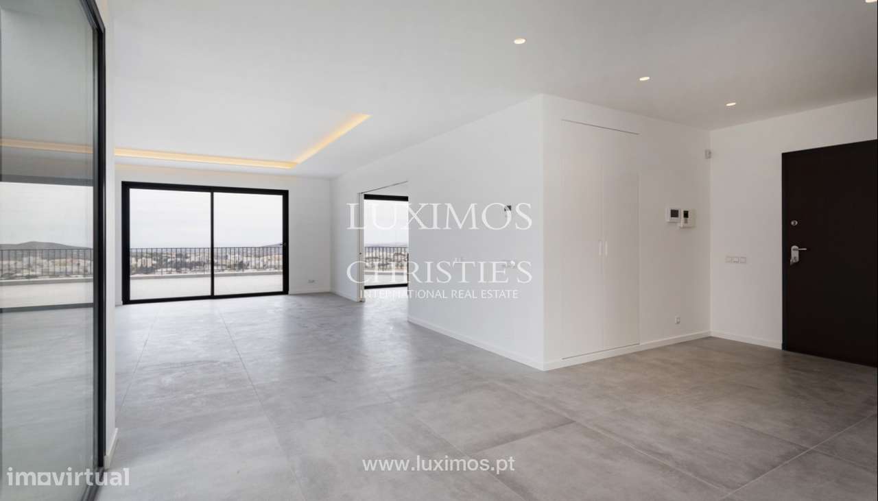 Moradia V4 com piscina, para venda em S.Clemente, Loulé, Algarve - Grande imagem: 2/23