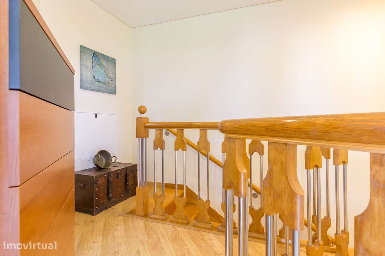 Apartamento T2 Duplex com varanda e terraço em Sesimbra-19