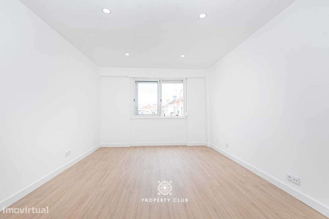 Apartamento T3 em fase de remodelação em Queluz-18