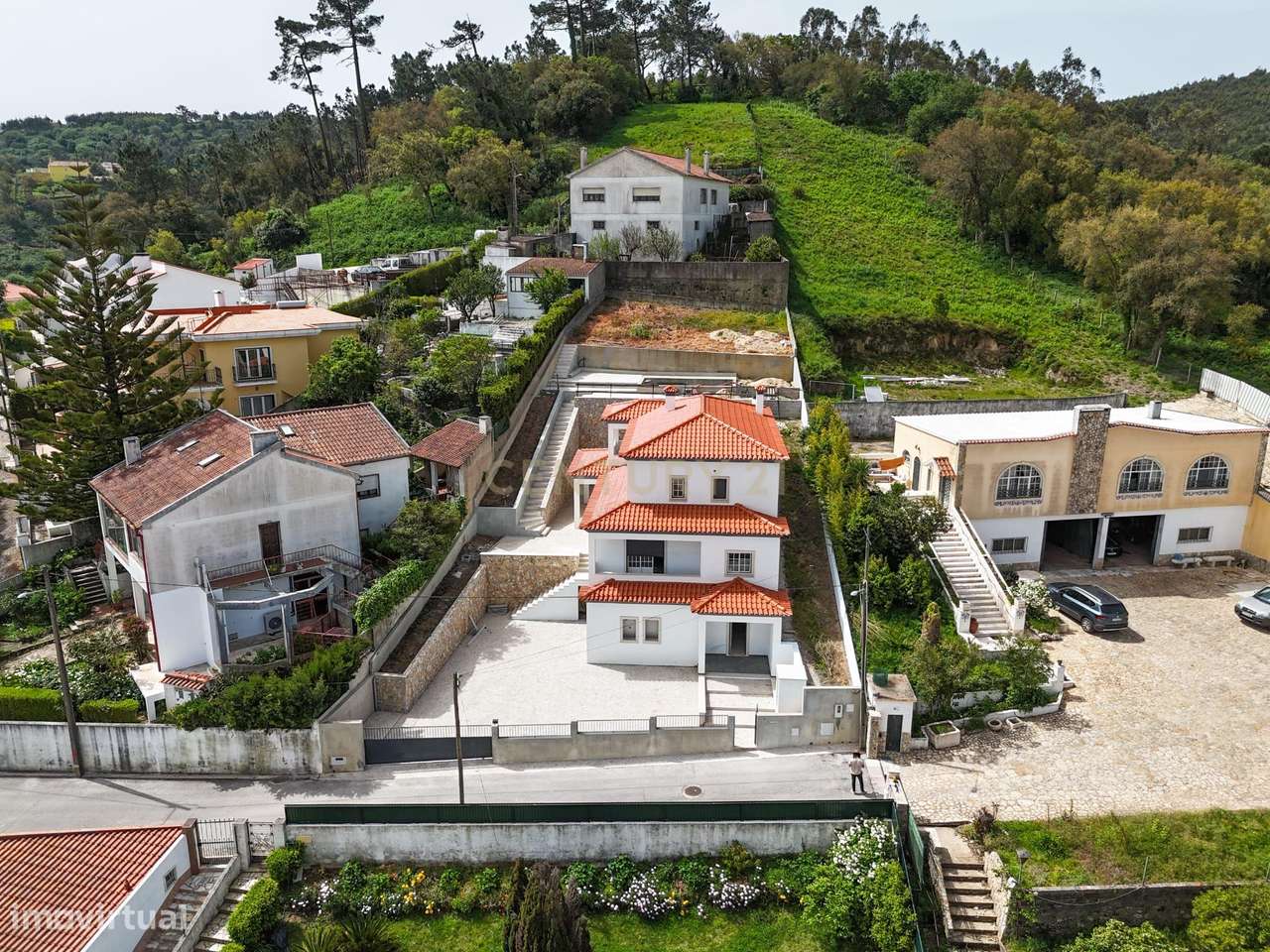 Moradia T4 na Venda do Pinheiro — Elegância, Conforto e Qualidade de V-29