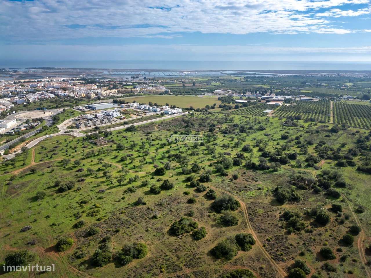 Terreno urbano com 21,8 hectares situado na ligação entre a A22 e o ce-11