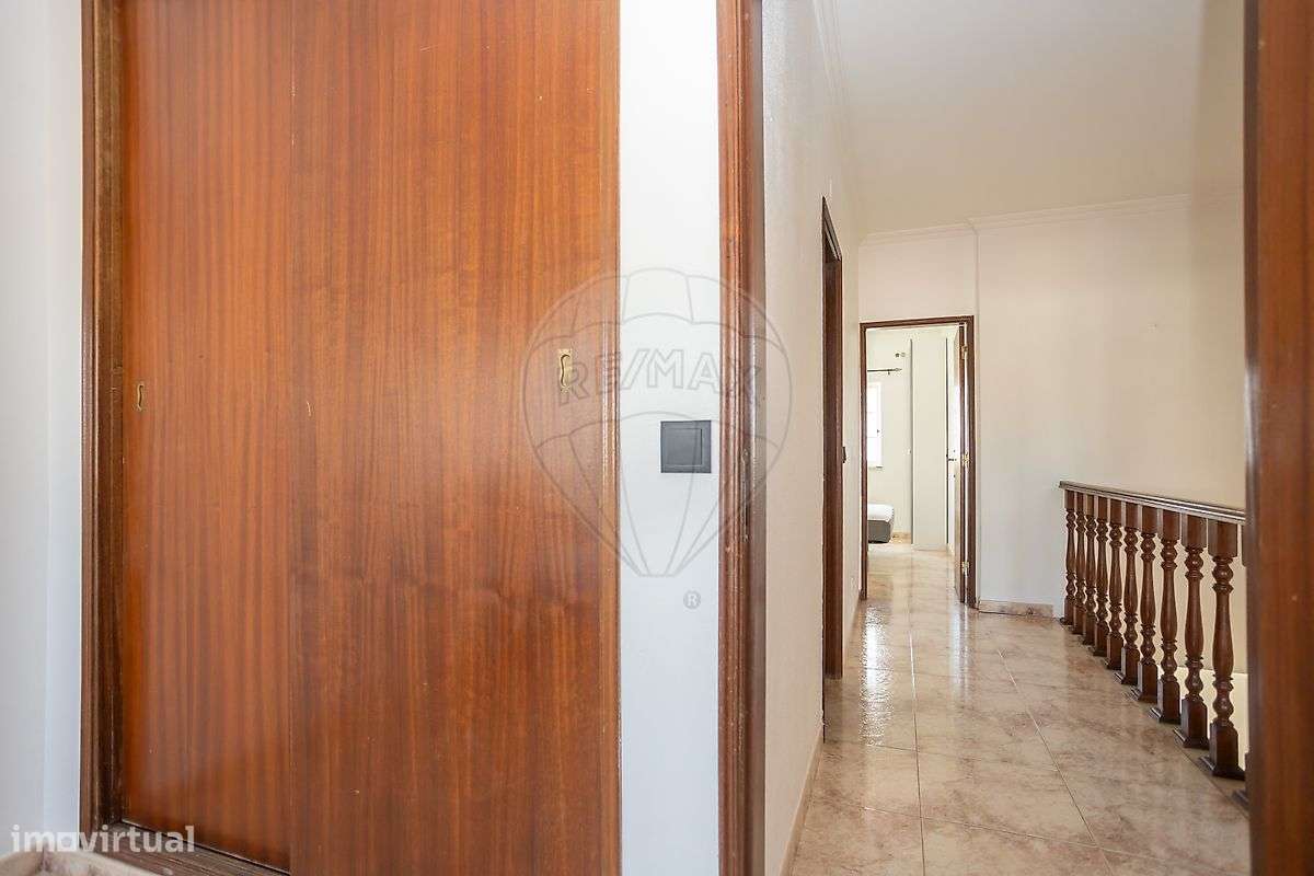 Moradia T3 com Quintal, Escritório e Churrasqueira – Quinta do Conde-31