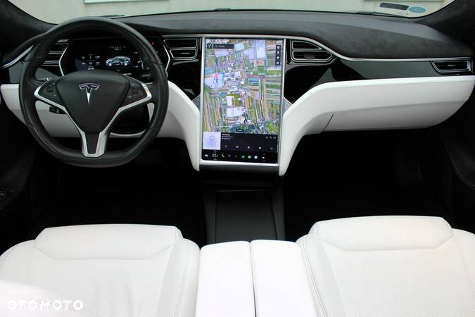 Tesla Model S - 10