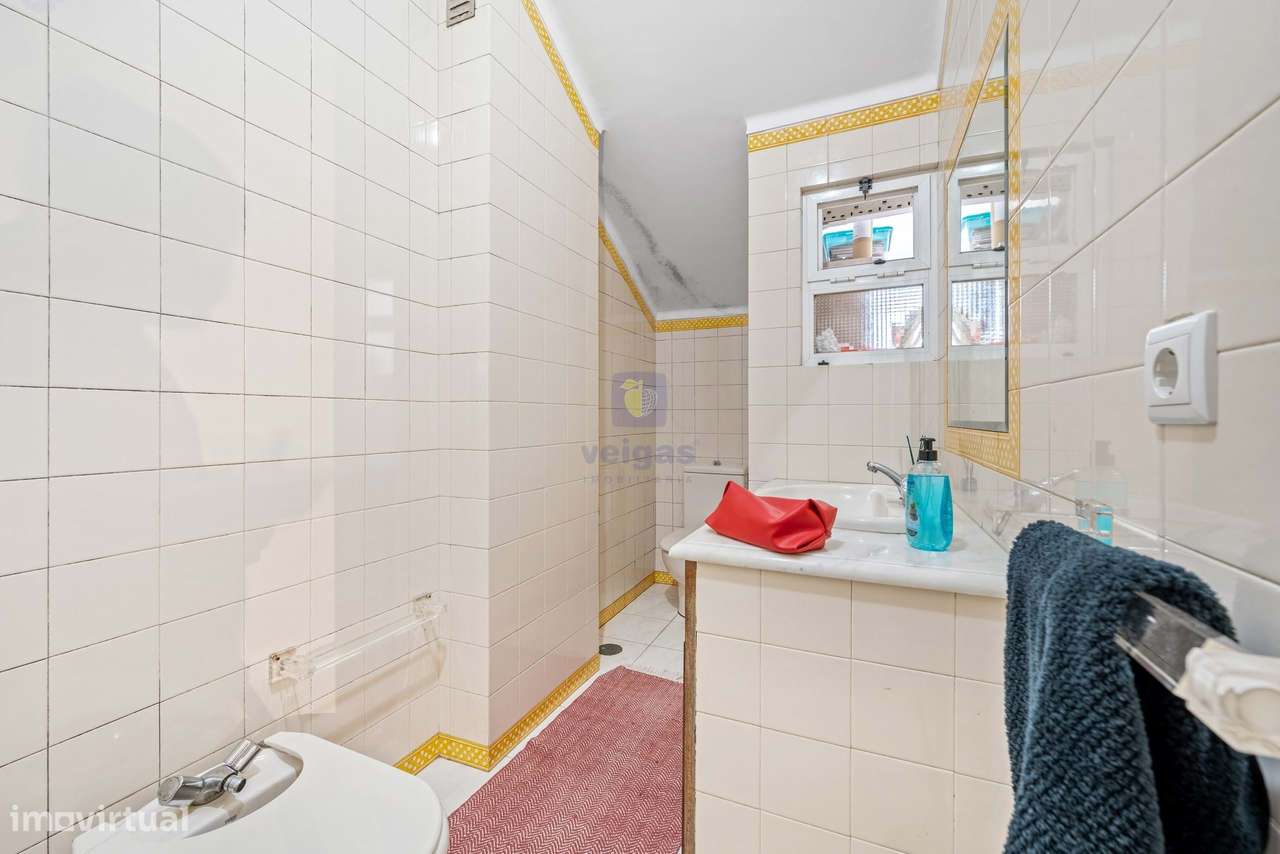 Prédio em Propriedade Total com Terraço, Garagens  no Montijo-25