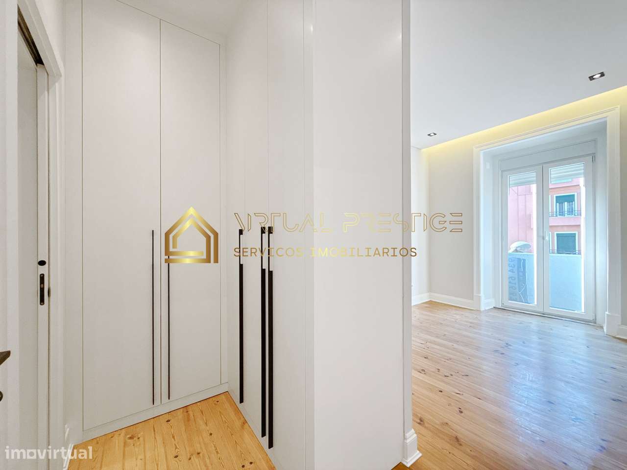 T3 Renovado com 2 Suites e Elevador na Almirante Reis-17