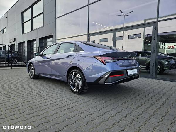 Hyundai Elantra 1.6 Executive CVT - 7