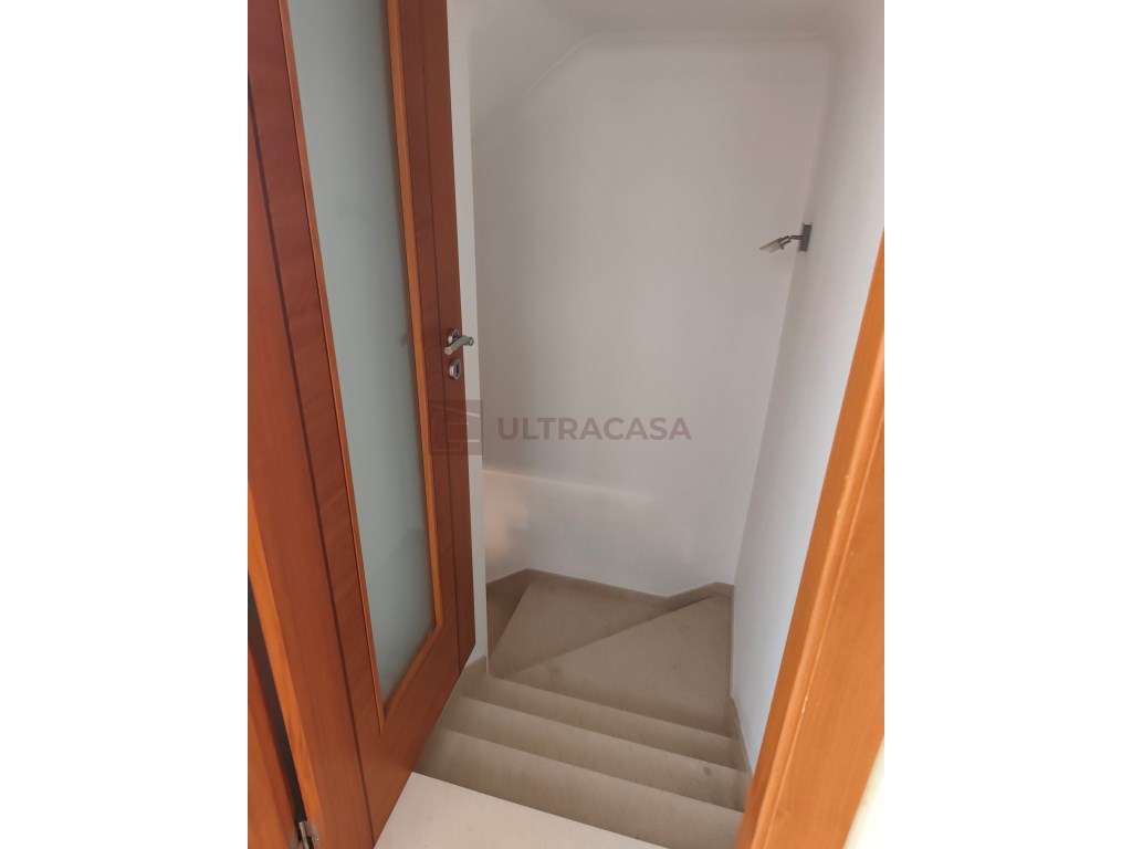 Vende-se Moradia V4 renovada com terraço, churrasqueira e horta a 5...-54