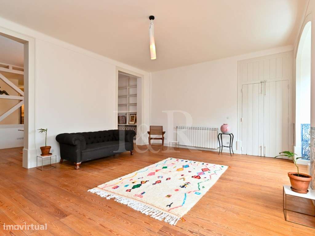 Apartamento T3 renovado no centro histórico de Lisboa-6