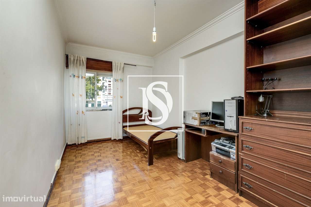 Apartamento T2  com orientação sul, arrecadação e excelente Localizaçã-6