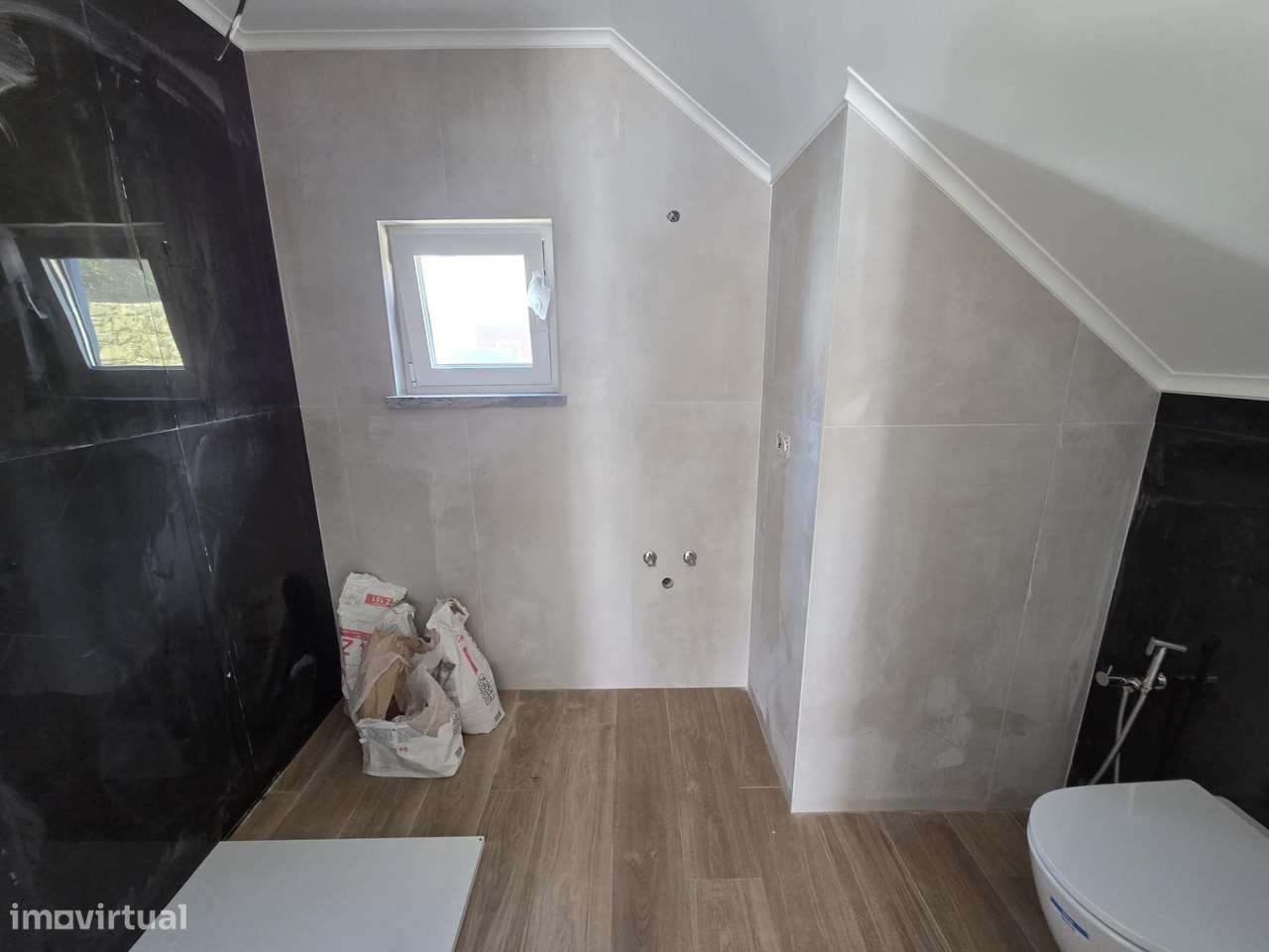 Moradia T2 totalmente remodelada e Equipada em Janas com Garagem e...-9