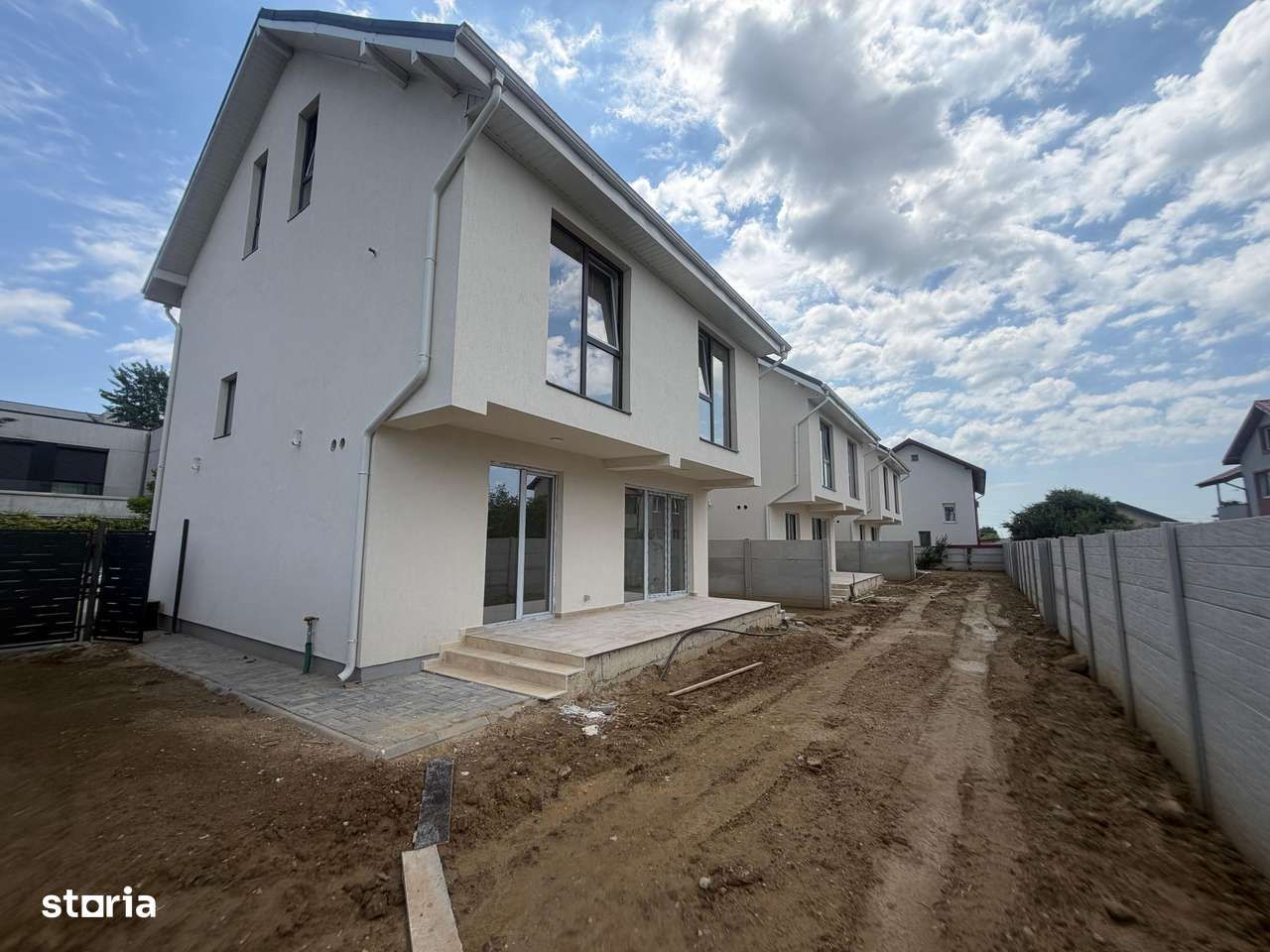 CASA INDIVIDUALA- 4 CAMERE, TOATE UTILITATILE, TEREN 240 MP, COMIS 0%-4