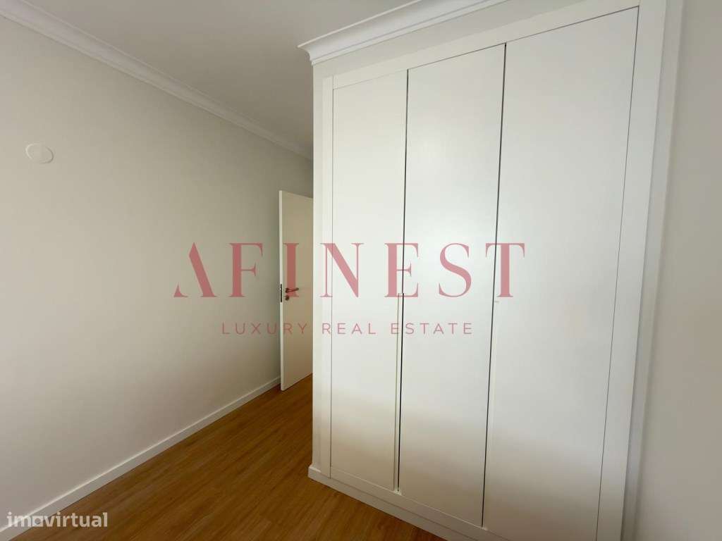 APARTAMENTO T1 REMODELADO NO ESTORIL-9