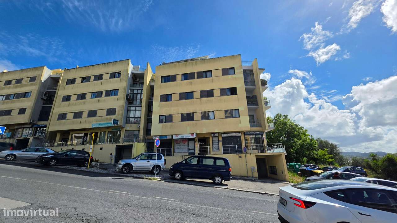 Apartamento Duplex T5 no centro de Palmela-36