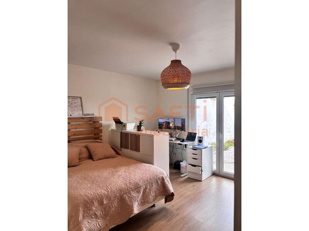 Moradia T5 com Piscina + Garagem para 3 Carros Oportunidade Imperdível-4