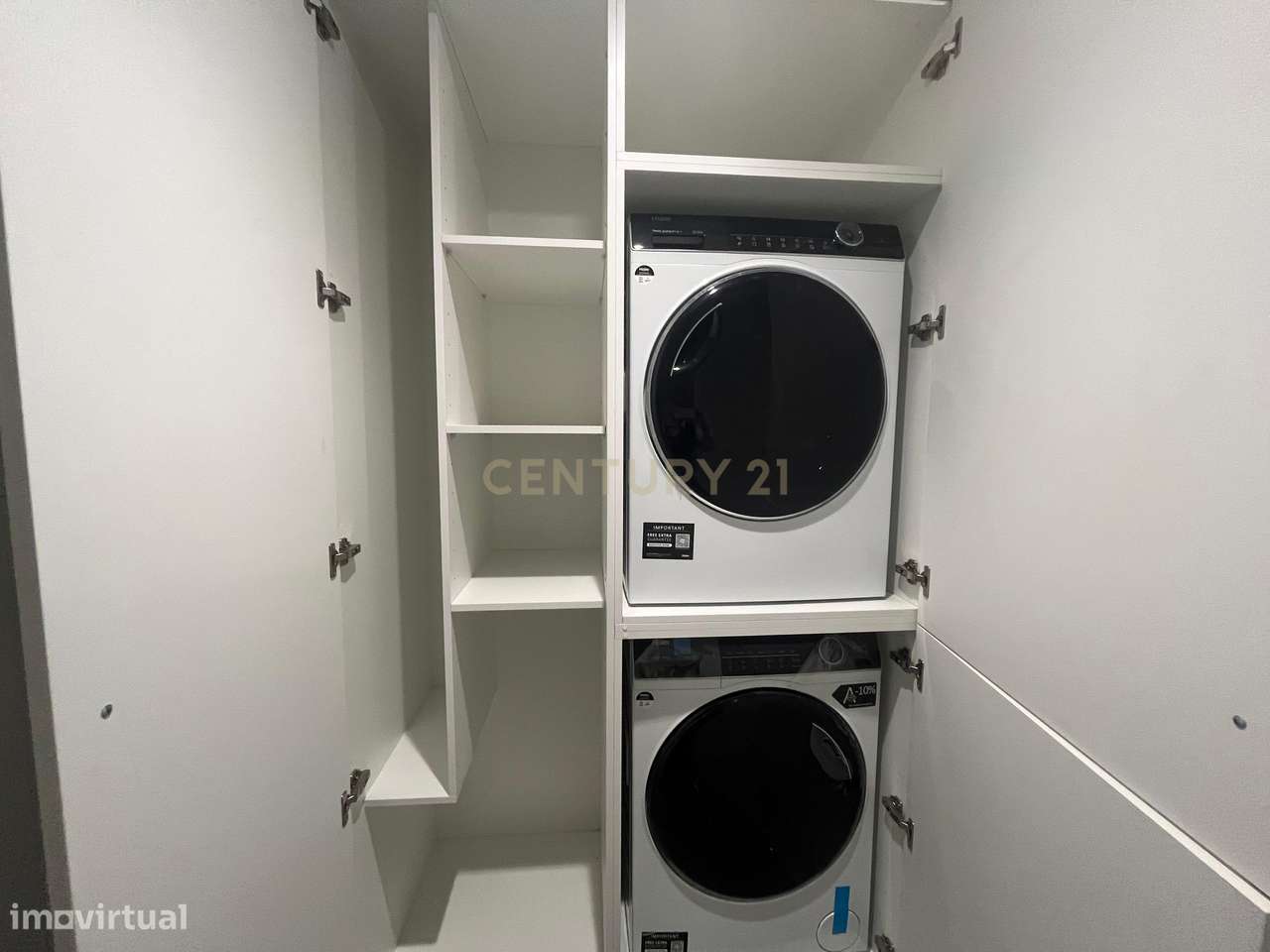 Moradia Contemporânea de Luxo em Azurara | Elegância, Privacidade e Di-43