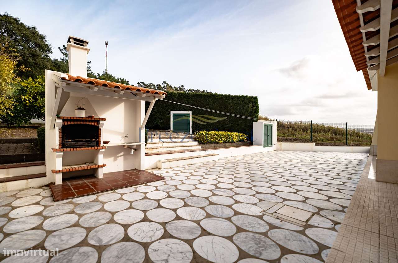 Moradia T2 com Piscina Privada e a 30m de Lisboa-10