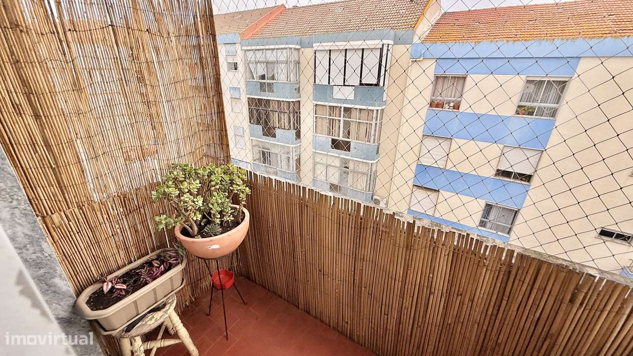 Apartamento T2 espaçoso com 2 varandas, próximo de tudo!-12