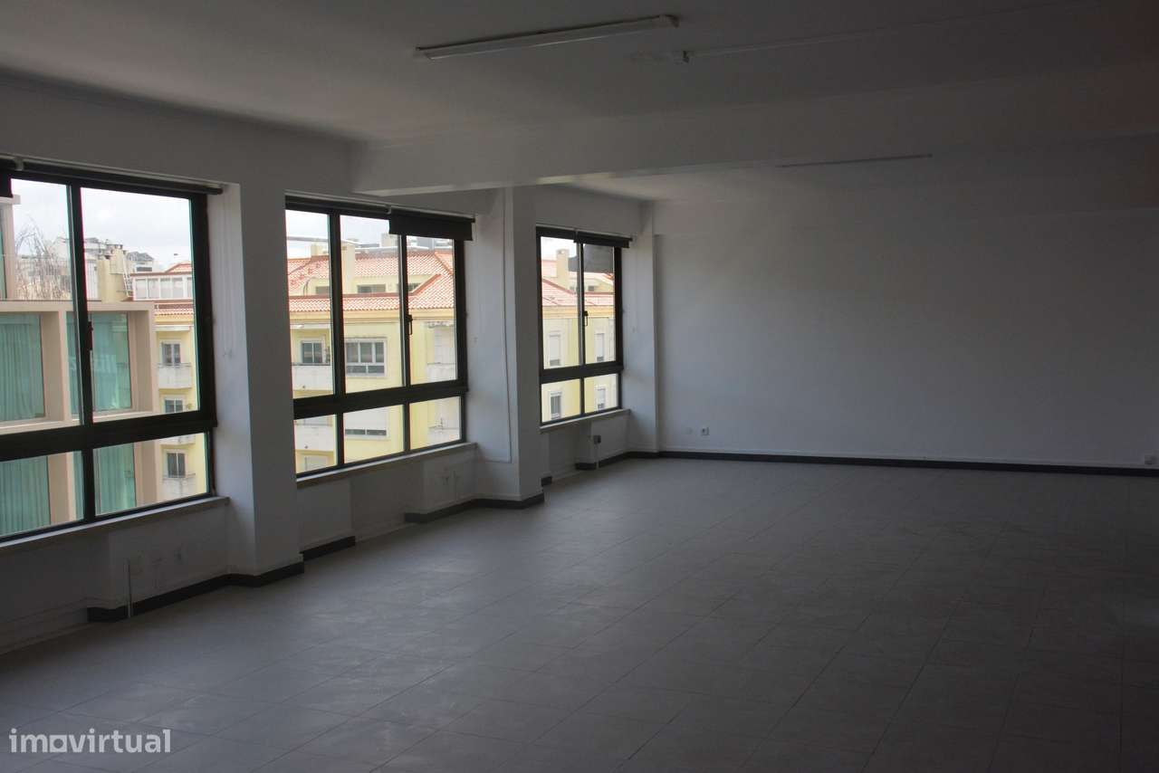 Escritório Amplo e Luminoso para Arrendamento em Picoas - Grande imagem: 2/60