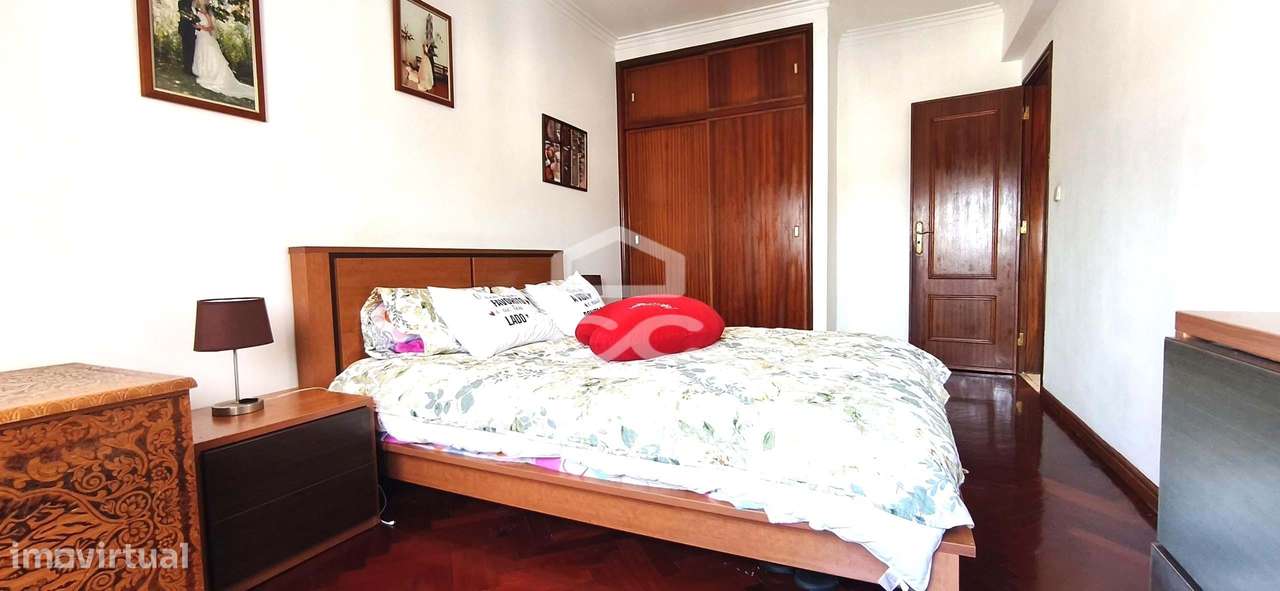 Apartamento T3 com Excelente Localização em Caneças-18