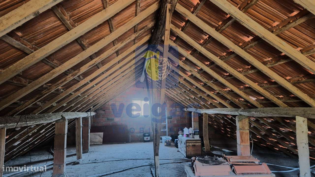 Moradia isolada T2 renovada, com terreno de 700m2 e garagem, em Vermoi-21