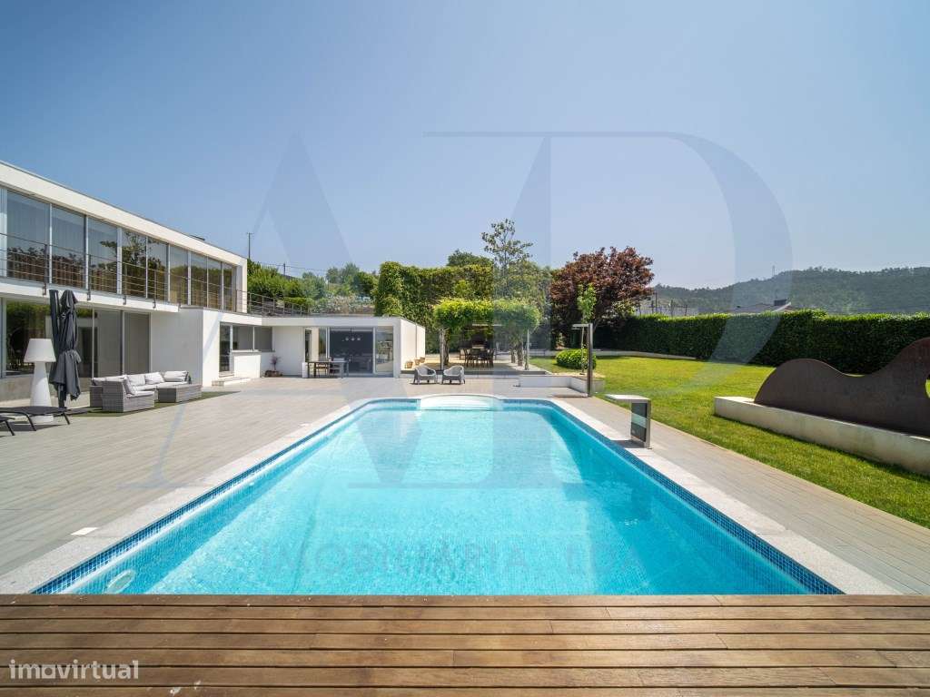 Moradia T4 +1 com piscina-17