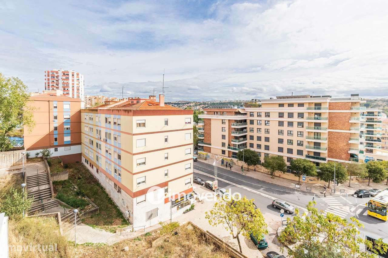 Apartamento T2 com áreas amplas, em Odivelas-44