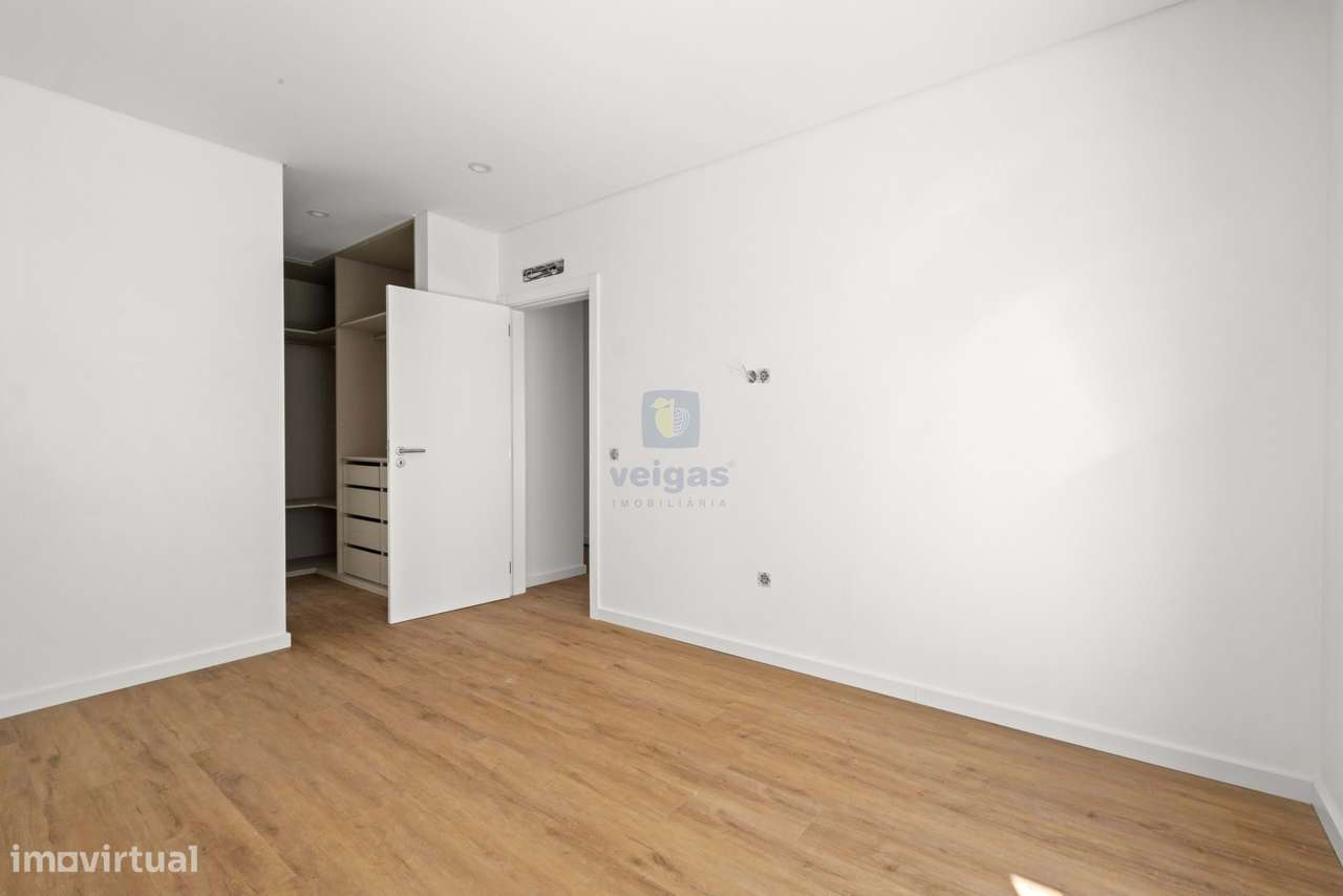 Moradia T5 Contemporânea com Piscina Aquecida – Santa Iria da Azóia-39