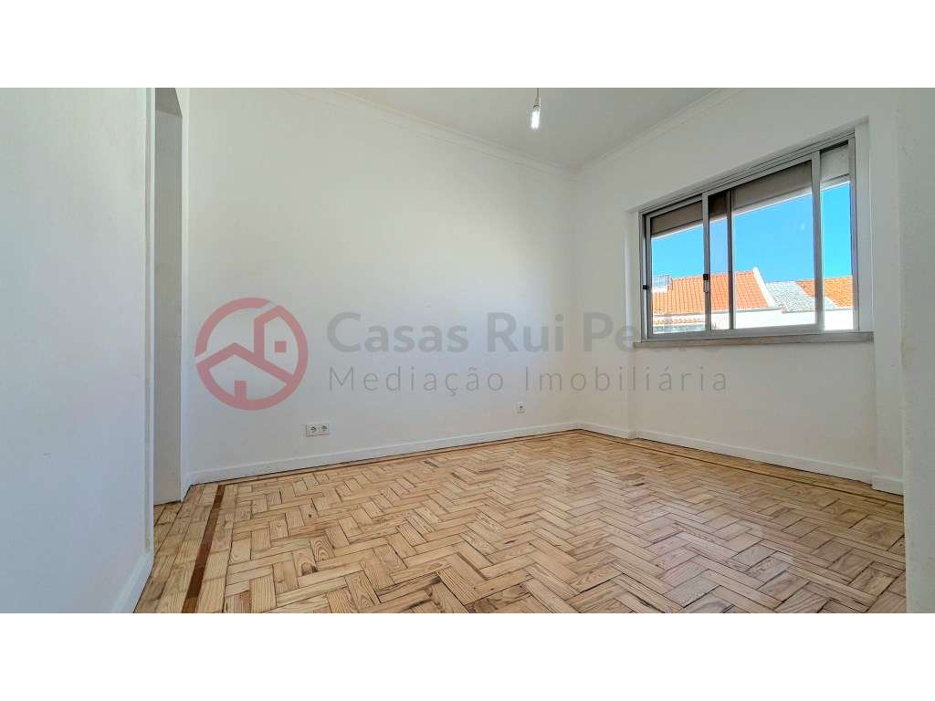 Apartamento T2 remodelado em Foros de Amora-5