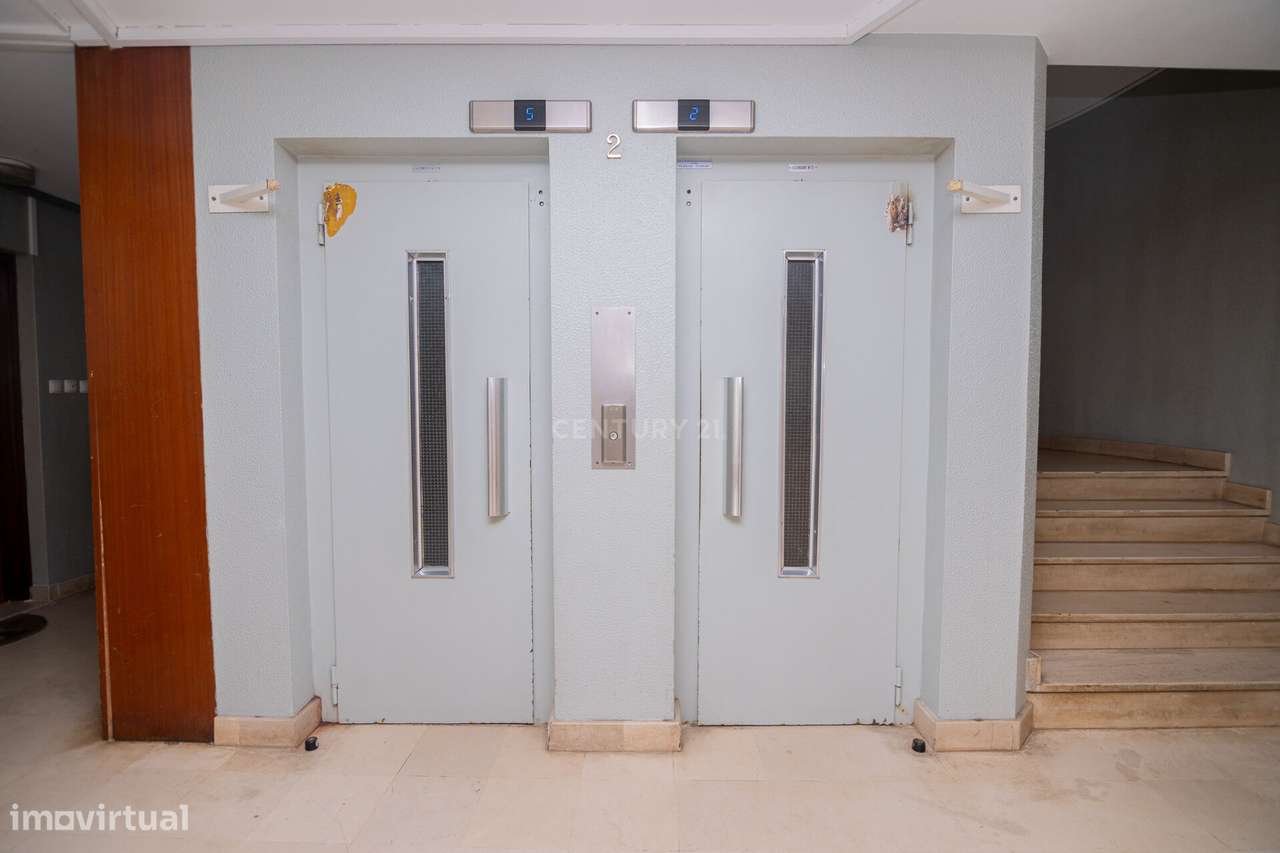 NÃO PERCA ESTA GRANDE OPORTUNIDADE! APARTAMENTO T2 ESPAÇOSO E COMPLETA - Grande imagem: 4/34