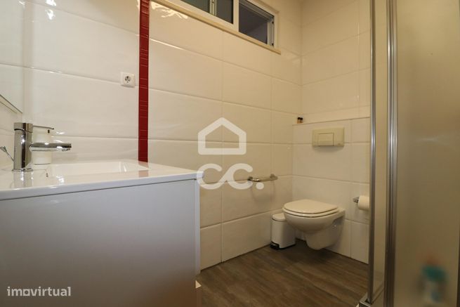 Moradia T5 nos Carvalhais com jardim, piscina e campo de jogos.-21