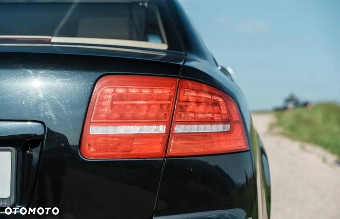 Audi A8 4.2 FSI Quattro - 21