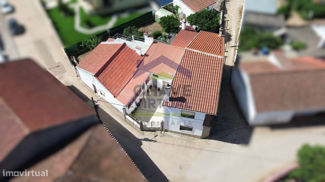 Moradia V2 com 2 Garagens e Quintal - Famões, Bombarral-47