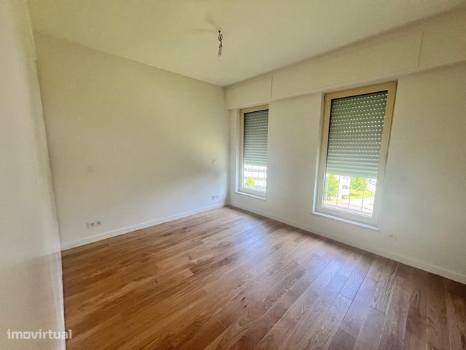 Venda de Apartamento T3 com garagem ao Campo Alegre-12