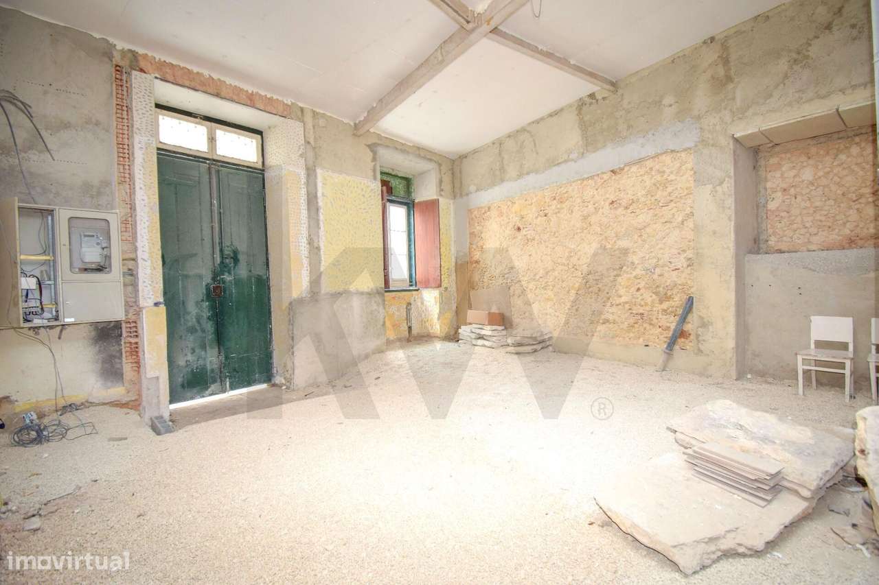 Excelente Loft no Beato - Único, para obras, com elevado potencial-15