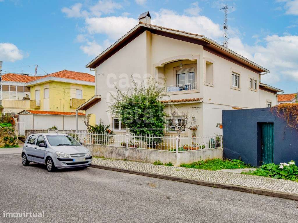 Moradia T4 em Leiria com garagem dupla e cave, ideal para projeto d...-24