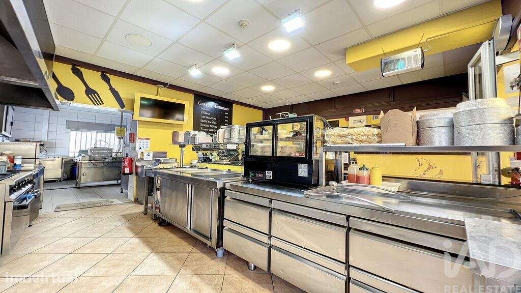 Loja / Estabelecimento Comercial em Monte Gordo de 107,00 m2 - Grande imagem: 2/24