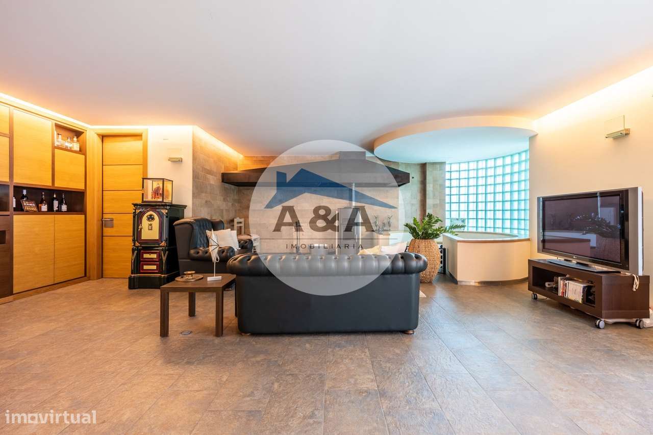Exclusiva Propriedade de Luxo com Áreas Generosas e Próxima das Praias-58