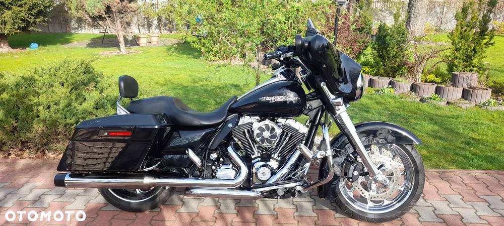 Harley-Davidson Touring Street Glide - 2