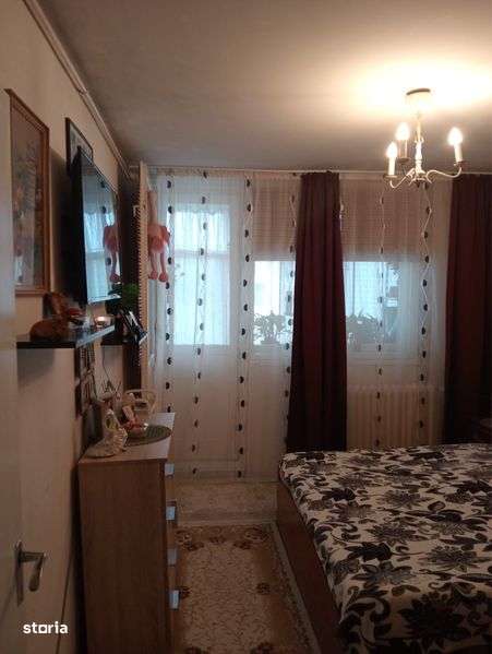 Vand apartament de 3 camere zona titan