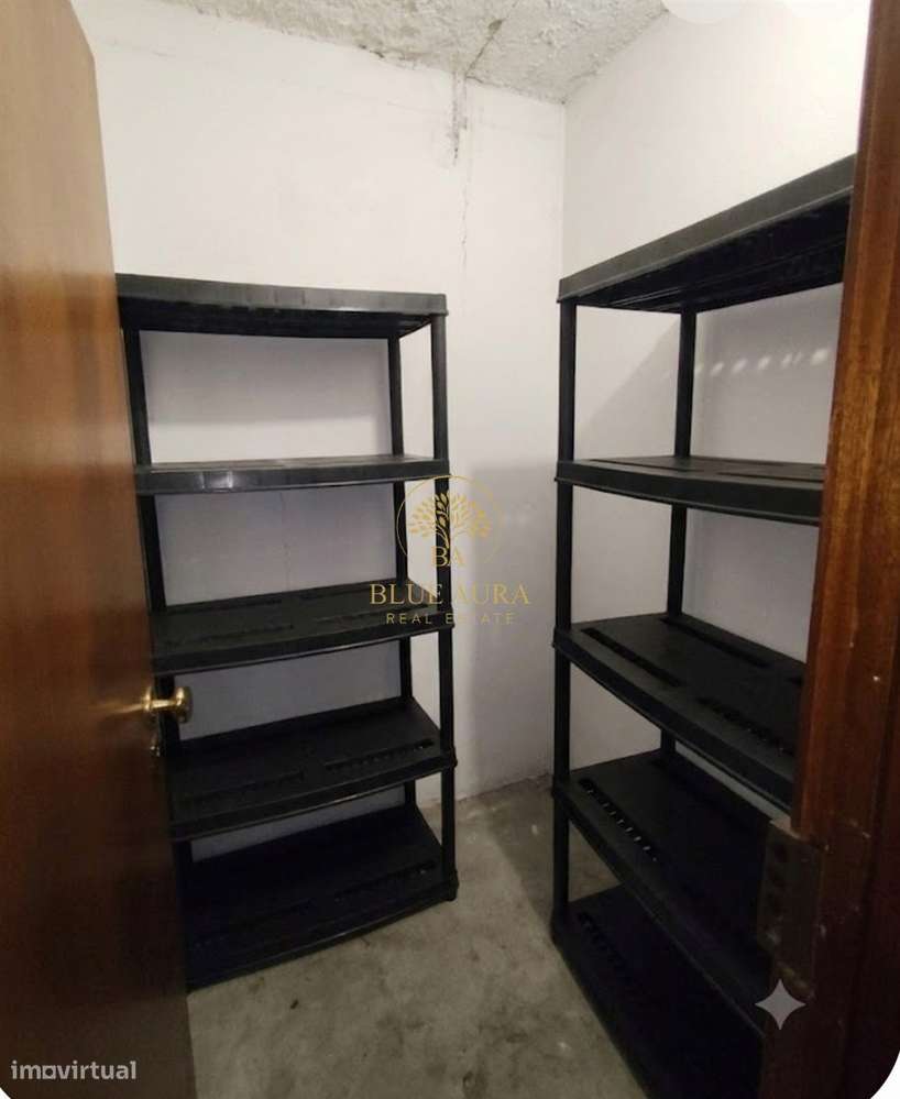 T2+1 Senhora da Hora, com lugar de garagem e arrumo.-12