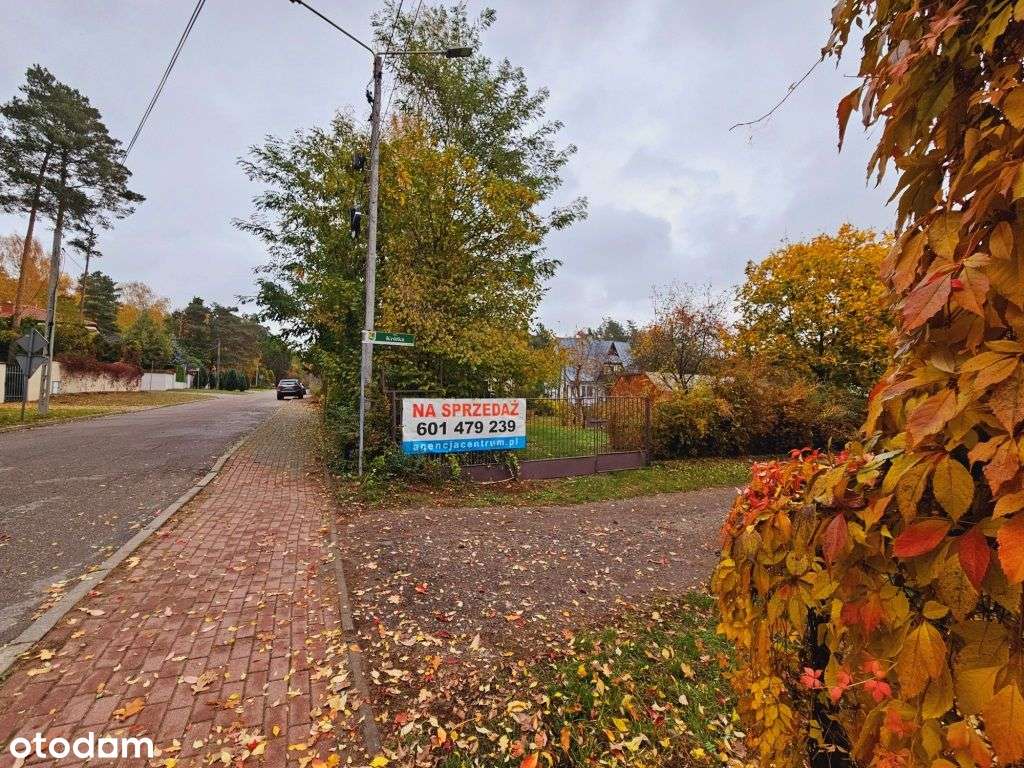 Słupno, ul. Sosnowa / Krótka , media. 900 mkw.