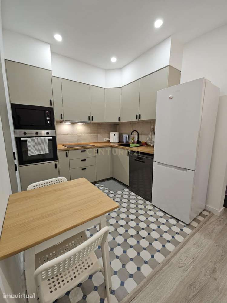 Apartamento T2 em Arroios-0