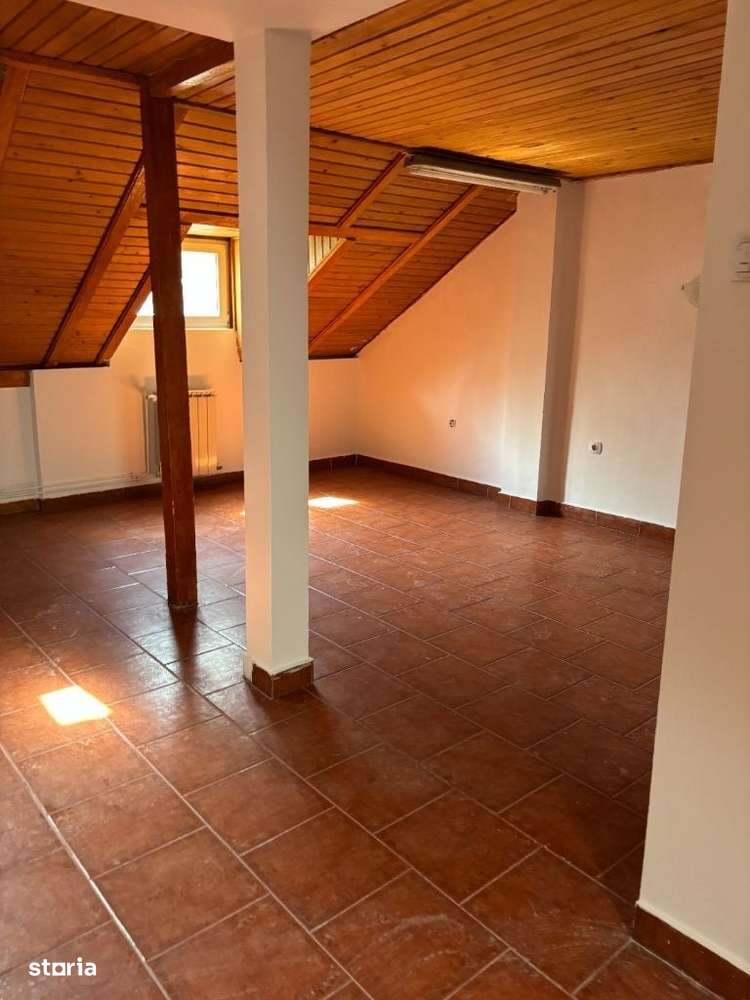 Floreasca Casa interbelica cu suprafete generoase si curte . - Imagine principală: 5/12