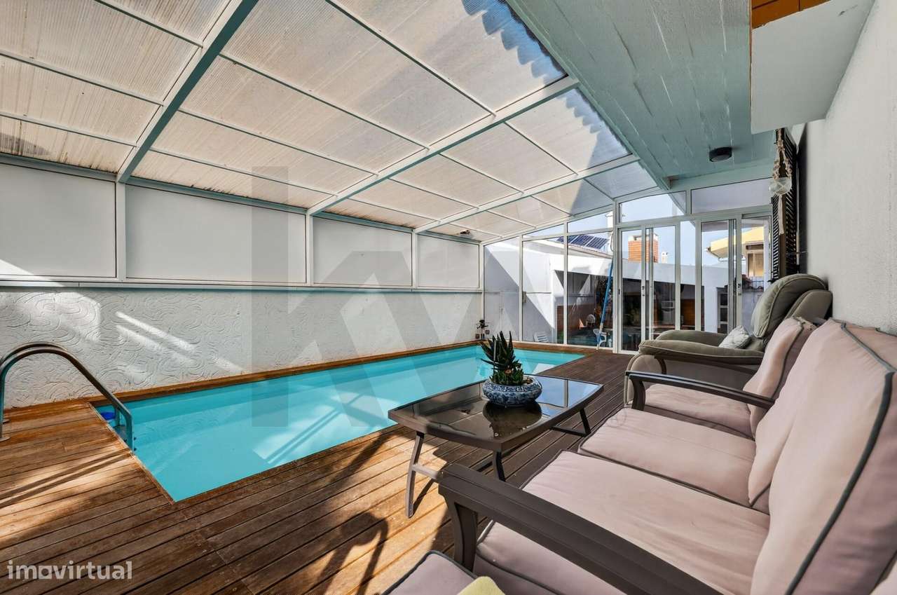 Moradia T4+1 com Piscina Coberta, Jardim e Churrasqueira em Alcoitão,-39