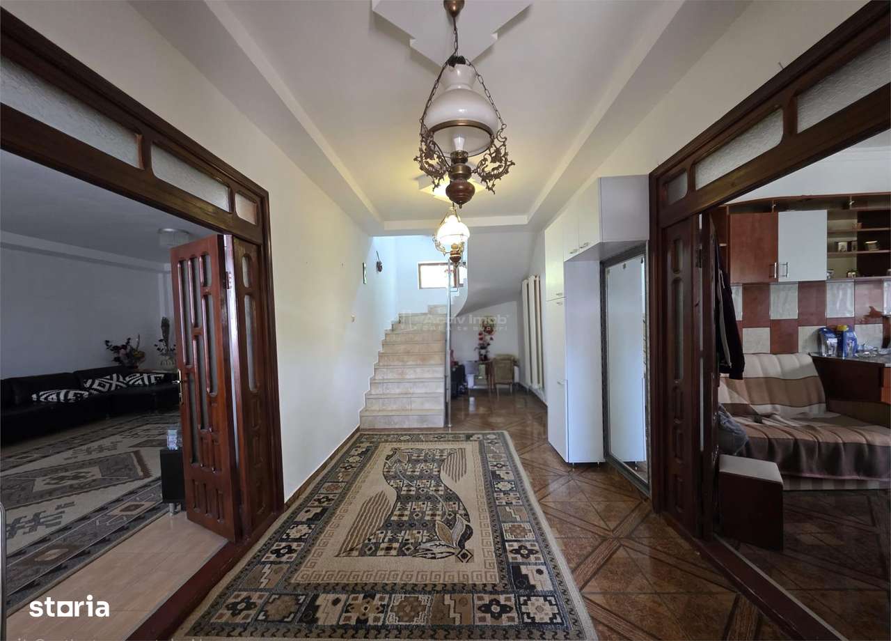 Casa P+1+M, amprenta 160 m, teren 950 mp, Maracineni, DN-E85 - Imagine principală: 3/19