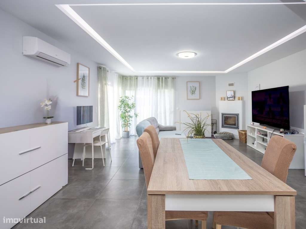 Moradia Isolada T4 com Piscina, Garagem e Acabamentos Premium-15