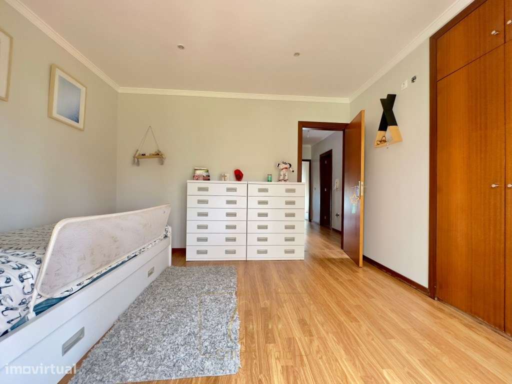 Moradia T4 com terraço, Sótão e Garagem-22